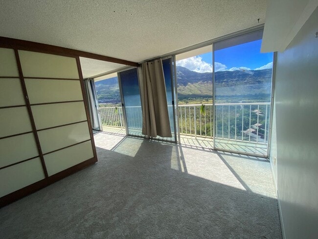 Photo - One Bedroom at Makaha Valley Towers Unit 1815