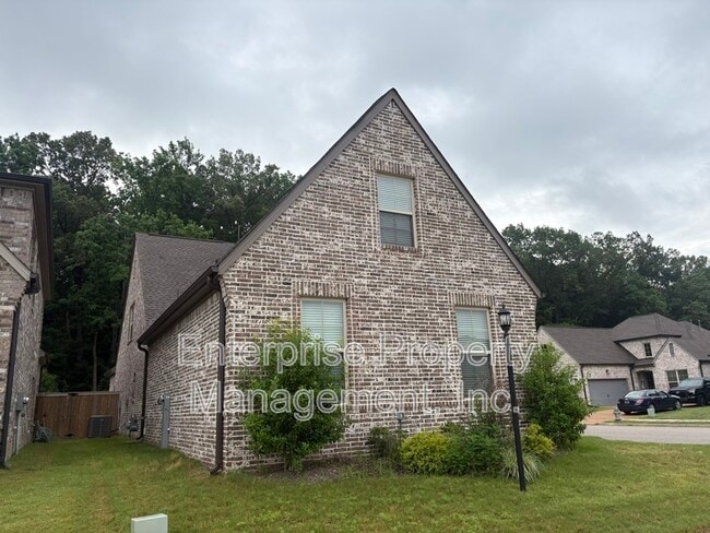 Photo - 564 Holden Dr