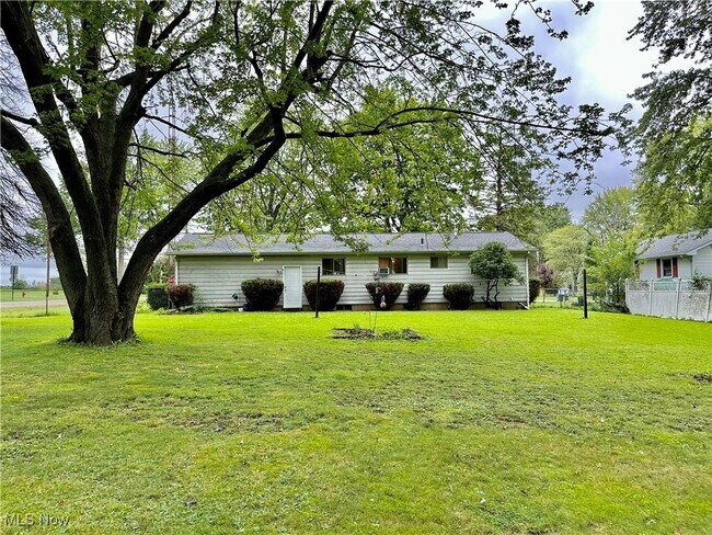 Photo - 1370 W Vine St