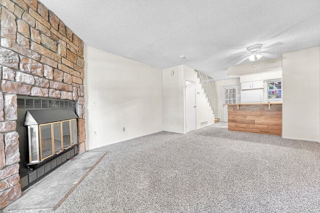 Photo - $1,465 - 2 Bed 1 Bath Townhome in Aurora w... Unit E