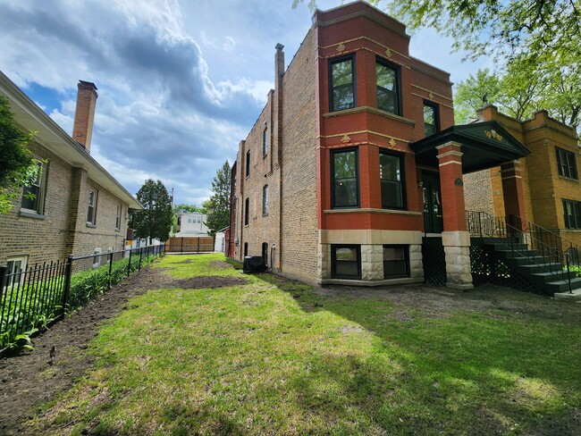 Photo - 5453 W Giddings St Unit 1
