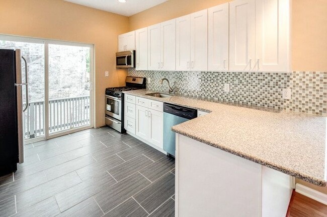 Photo - 2501 Carpenter St