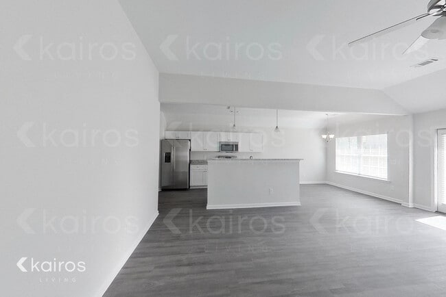 Photo - 814 Heather Dr