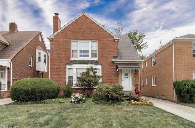 Building Photo - 13582 Cedar Rd Unit Downstairs