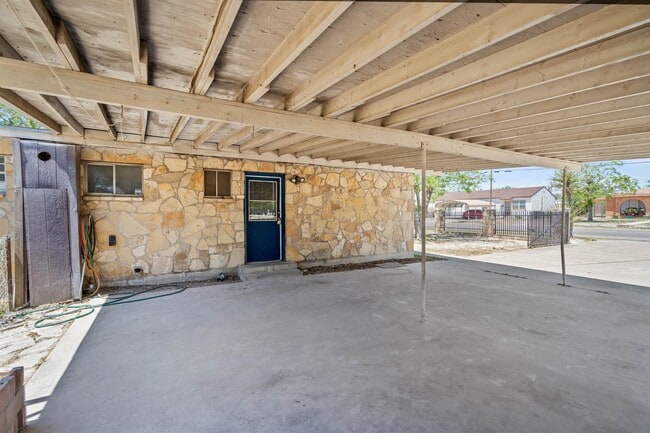 Photo - 1007 E 2nd St