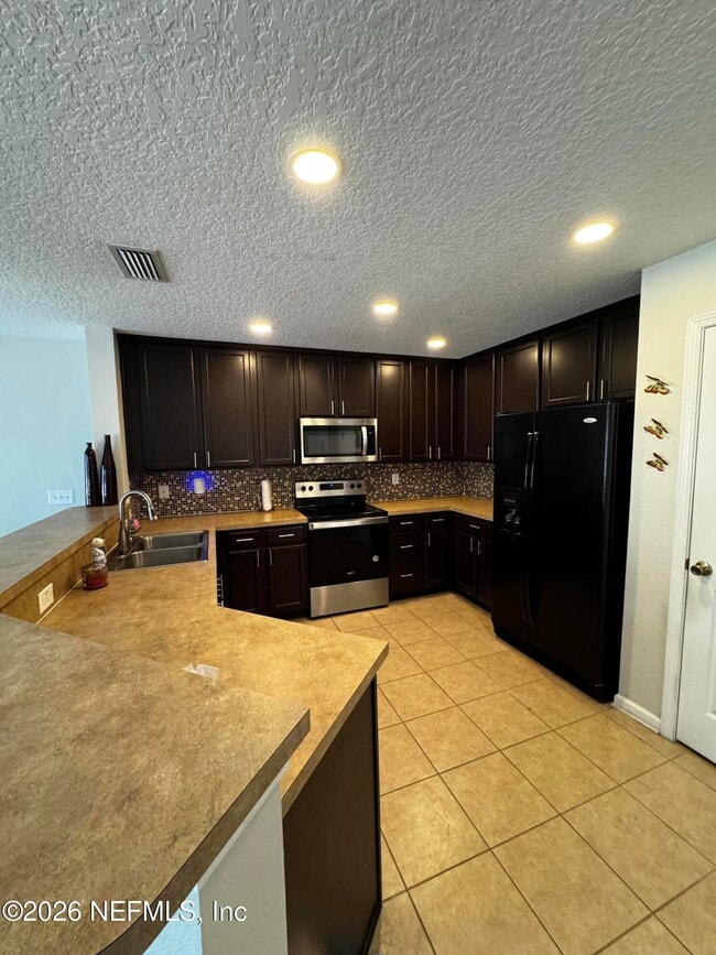 Building Photo - 1052 N Black Cherry Dr