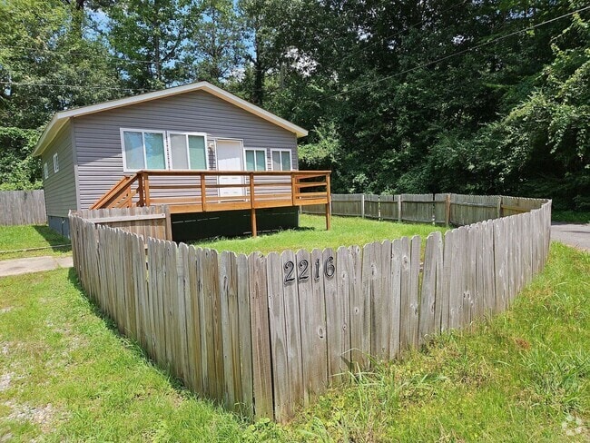Building Photo - 2 Bedroom 1 Bath cottage with Lake View! Rental