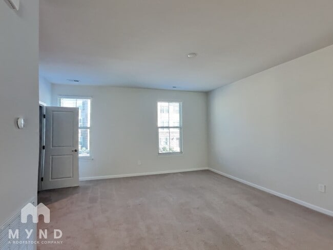 Photo - 308 Poplar Leaf Way