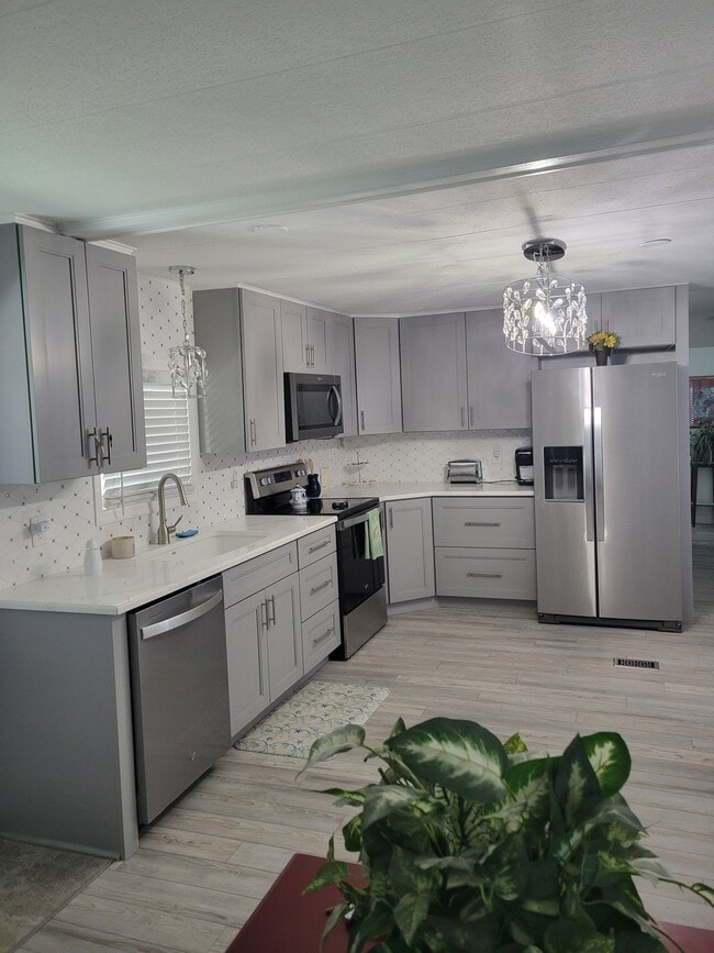 Building Photo - 6450 Floral Ct