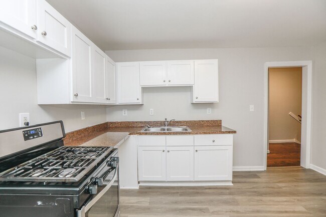 Photo - 422-424 W 30th Street Unidad 424B