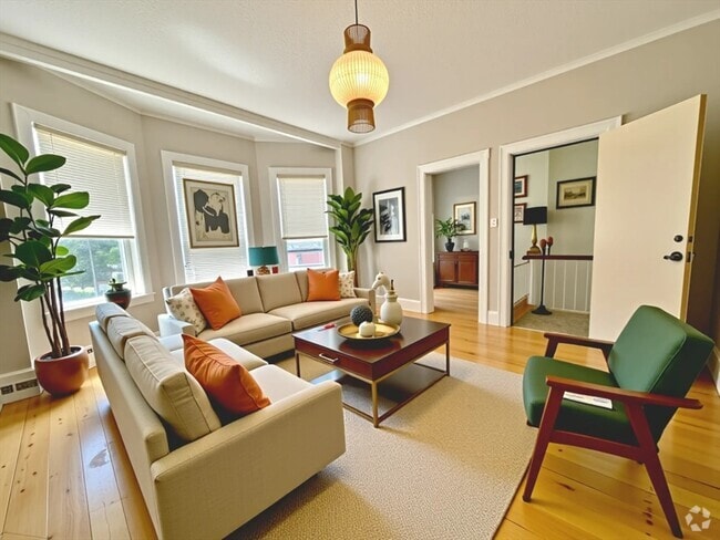 Building Photo - 194 Boylston St Unit 3 Rental