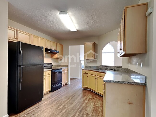 Photo - 5745 Newnan Cir