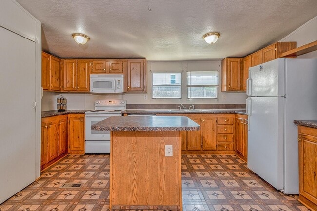 Photo - 714 Baldwin Ave SW