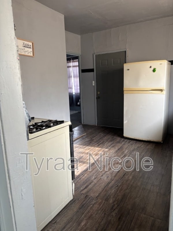 Photo - 7526 Wykes St