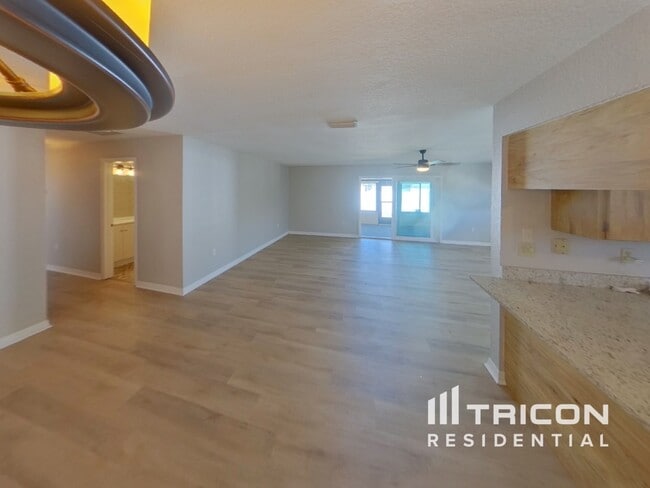 Photo - 907 67th Ave Dr W