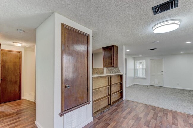 Photo - 2121 Meench Dr