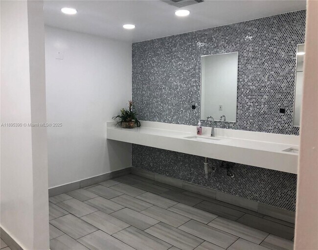 Photo - 16919 N Bay Rd Unit 308