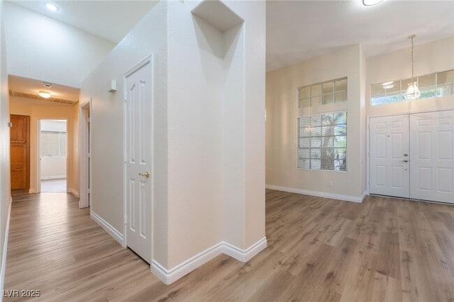 Photo - 8250 Fox Tail Way