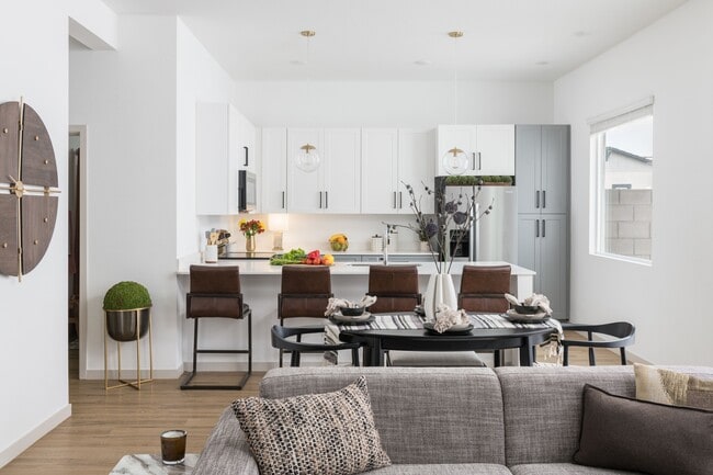 Photo - Bungalows on Combs