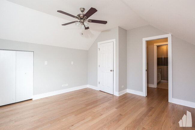 Photo - 2437 N Ashland Ave Apartments Unit 2F
