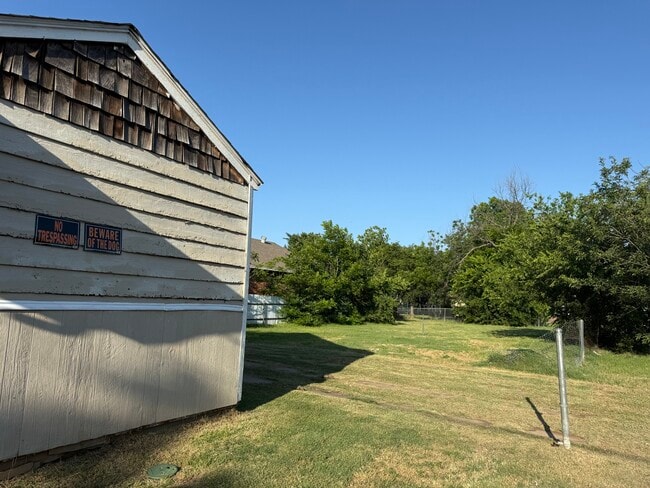 Photo - 2304 Ave D