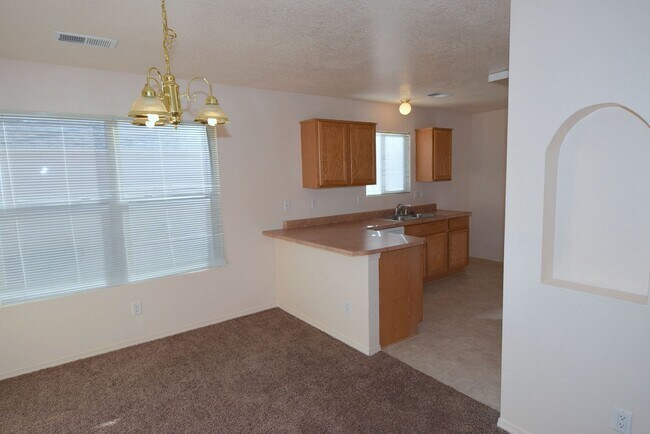 Photo - 4 Bedroom Nice and Newer Community Refrige...