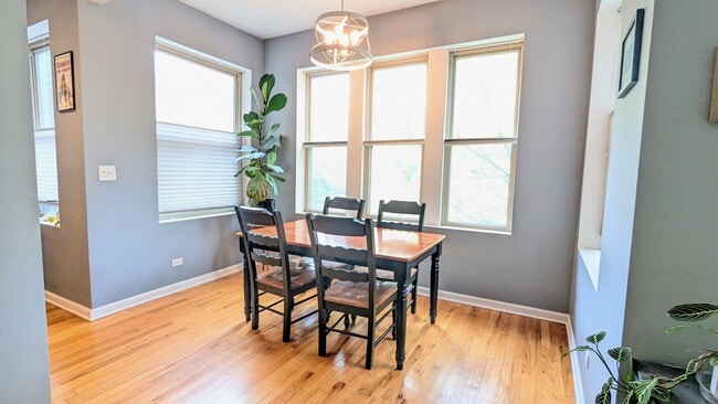 Photo - 3719 W Byron St Unit 2