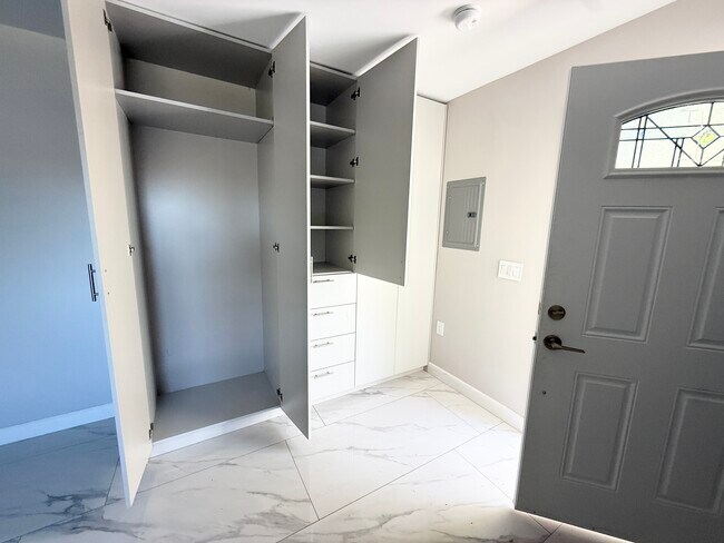 Photo - 8431 Oso Ave