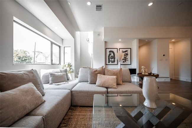 Photo - 2212 Francis St