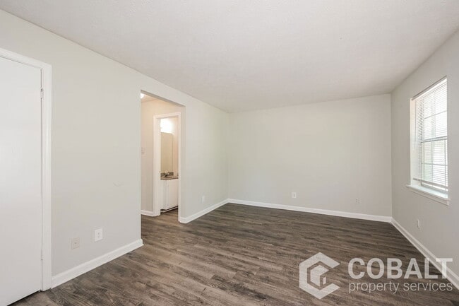 Photo - 3510 Creekview Pl