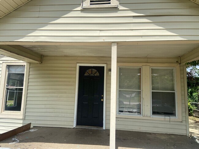 Photo - **ON HOLD**3 Bedroom / 2 Bathroom Home for...