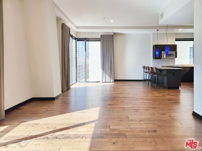 Photo - 655 S Hope St Unidad 1205