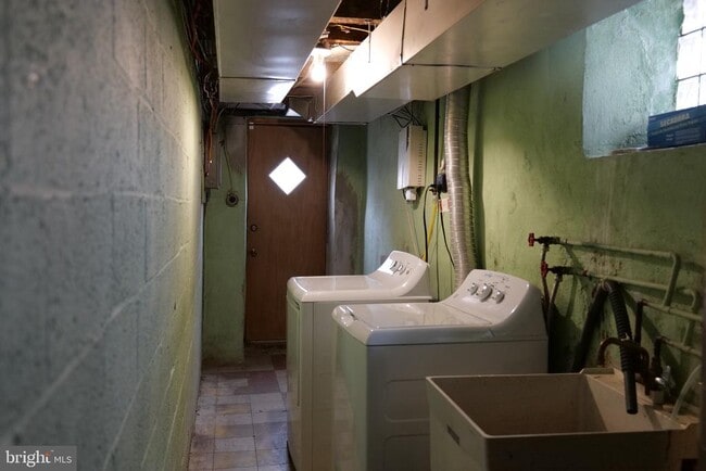 Building Photo - 1131 Kerper St