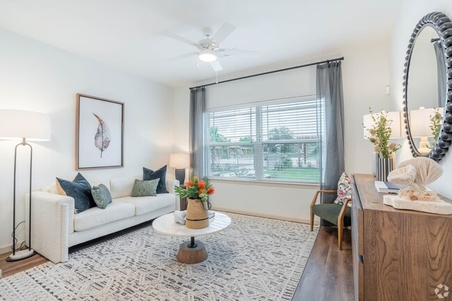 Photo - Balanced Living with Resort-Style Perks! Unidad MCPK