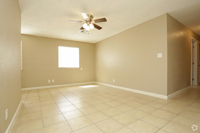 2 BD, 1 BA - 840 SF