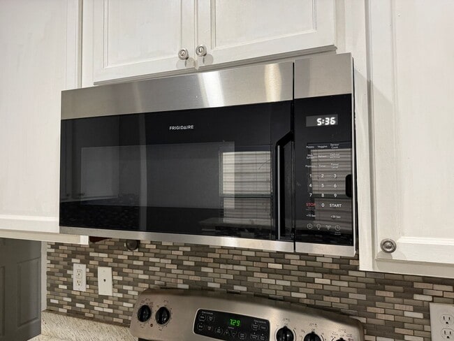 Photo - Spacious 3 Bedroom/2.5 Bath Home