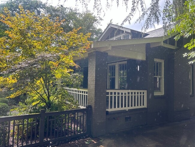 Photo - 2827 Wilmot Ave
