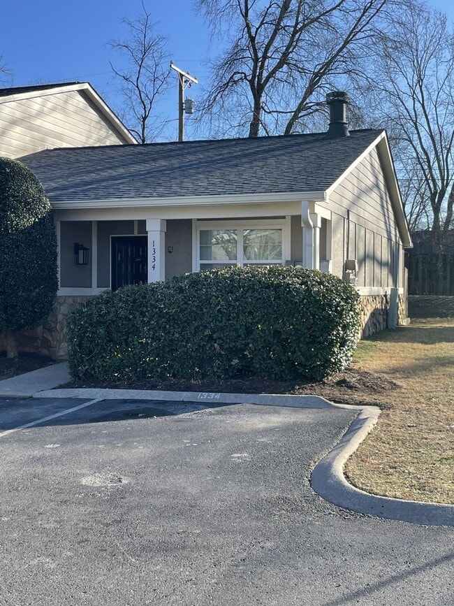 Photo - Luxury 2 bed condo, end-unit in a great location.  Updated kitchen and bathrooms and private patio