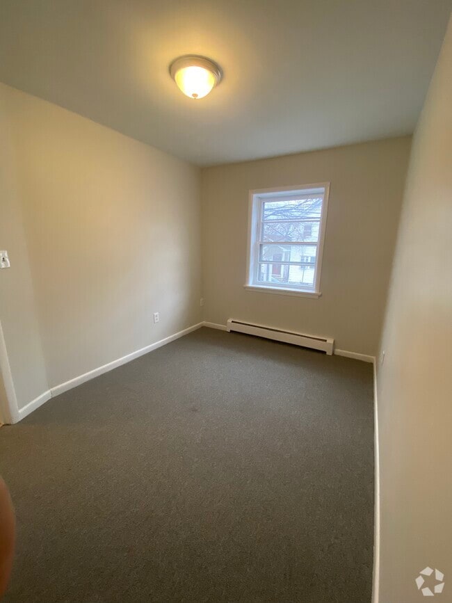Building Photo - 13 Clover St Unit 6 Rental