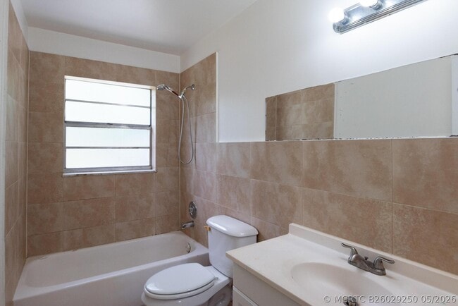 Photo - 1218 Giller Ave