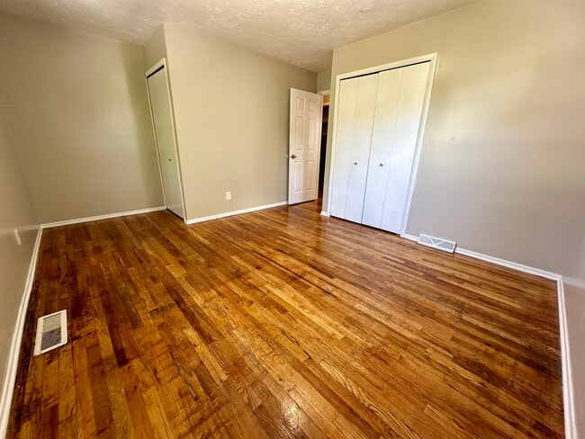 Photo - 1603 Woodland Ave NW
