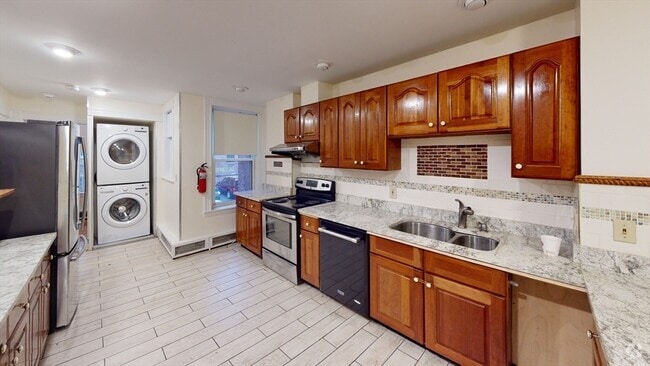 Building Photo - 1906 Beacon St Unit 1 Rental