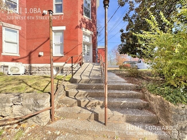 Photo - 325 W 6th St