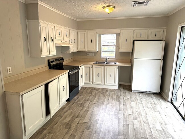 Photo - 1231 Waller Ave