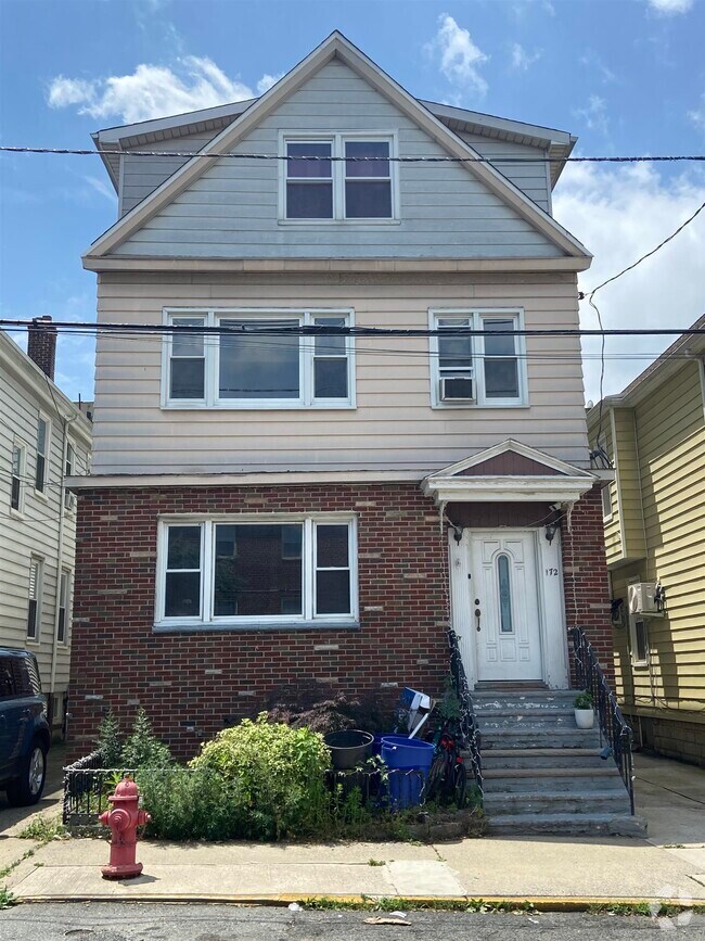 Building Photo - 172 W 49th St Unit #2 Rental