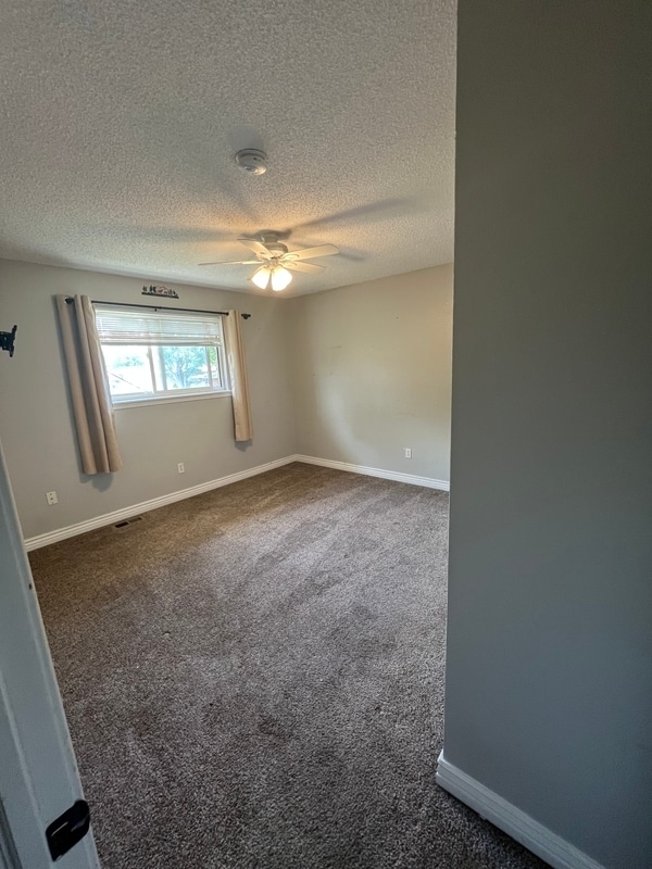 Photo - 4735 Nelson St