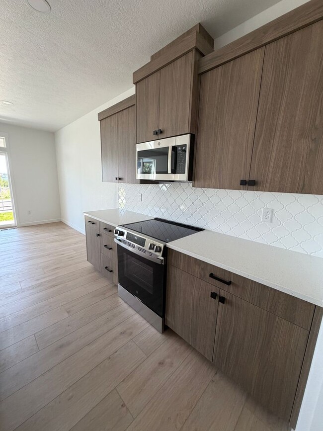 Photo - 6398 Melby Way NE
