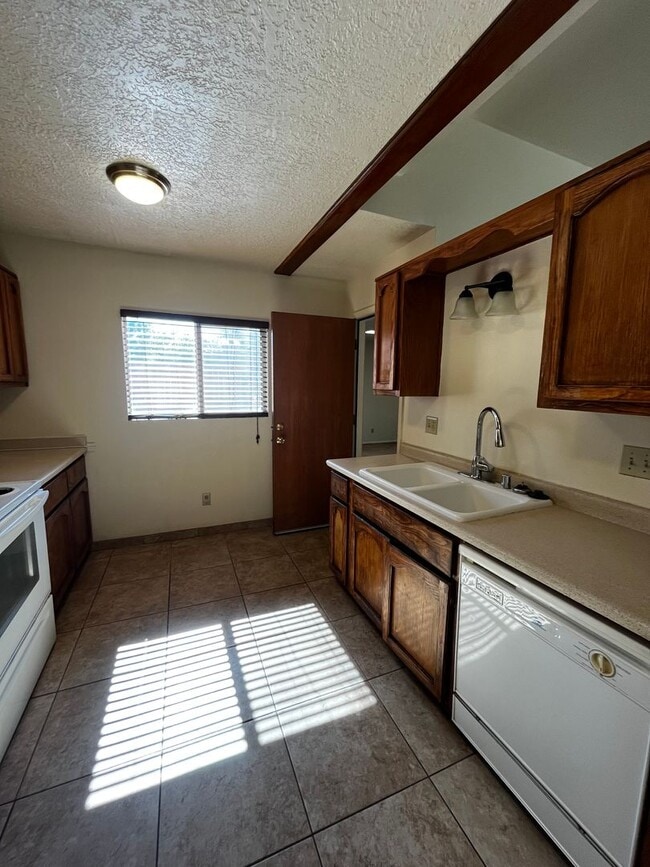 Photo - 3 bedroom 2 bath in wonderful neighborhood