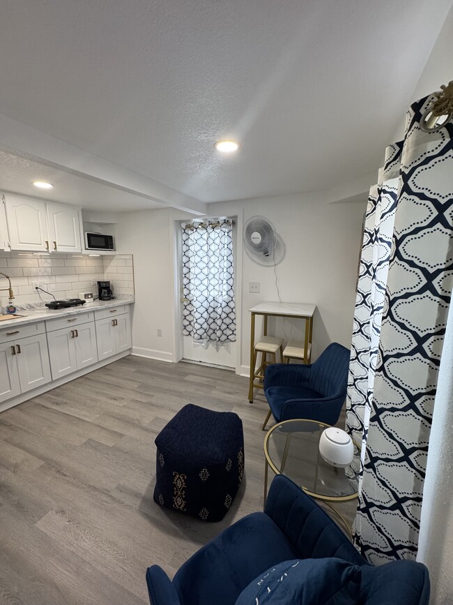 Building Photo - 104 E Euclid Ave