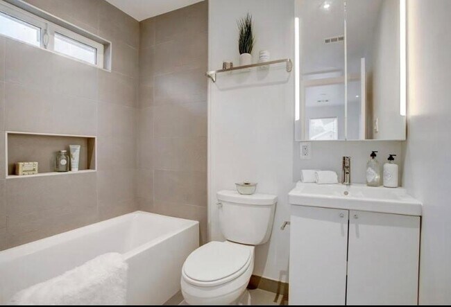 Building Photo - 6107 N Main St